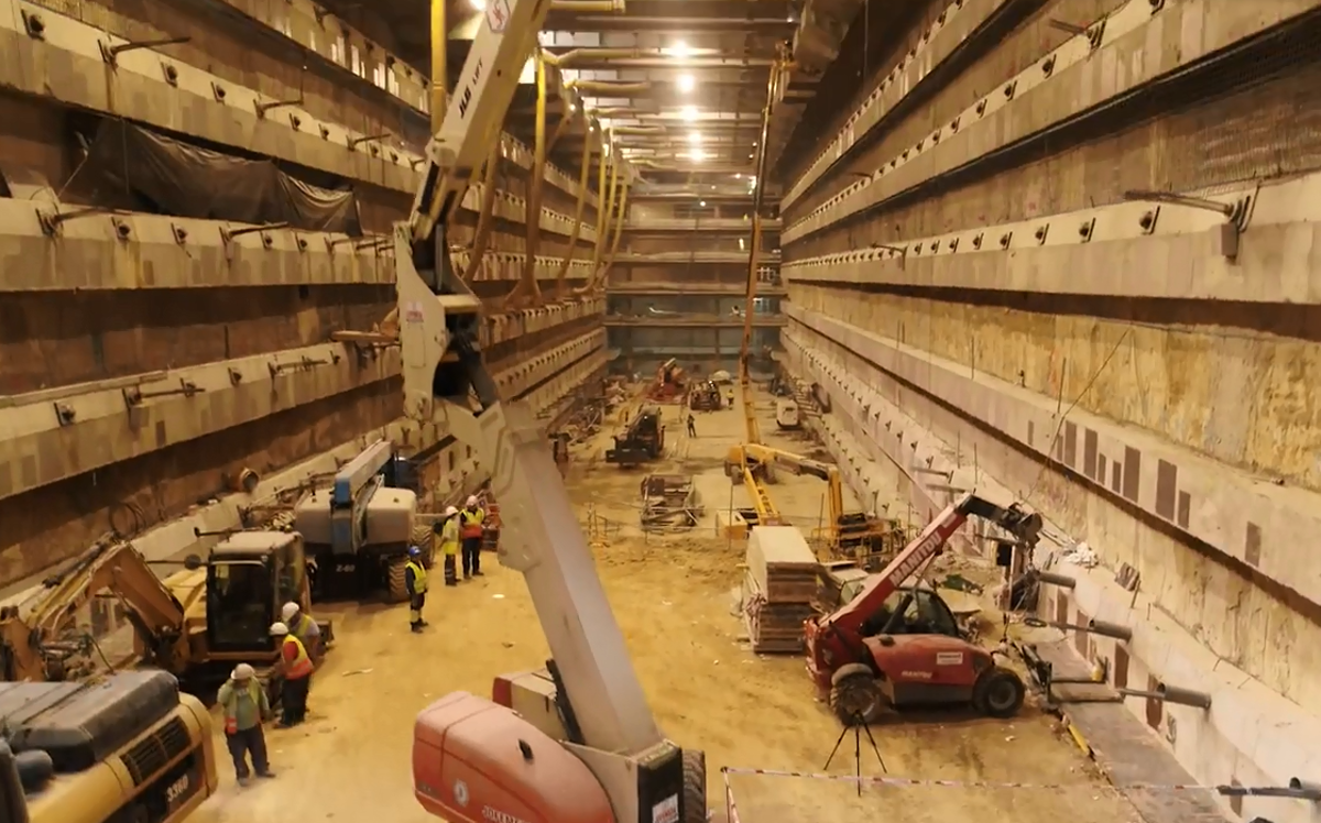 ¿Sin lujos? Así es el nuevo vestuario del Real Madrid en el Bernabéu y el gran invernadero bajo tierra para guardar el césped
