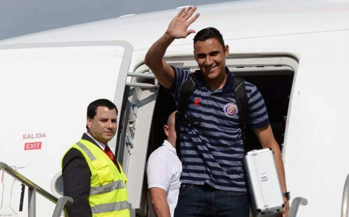 Keylor Navas ya tomó vuelo rumbo a España