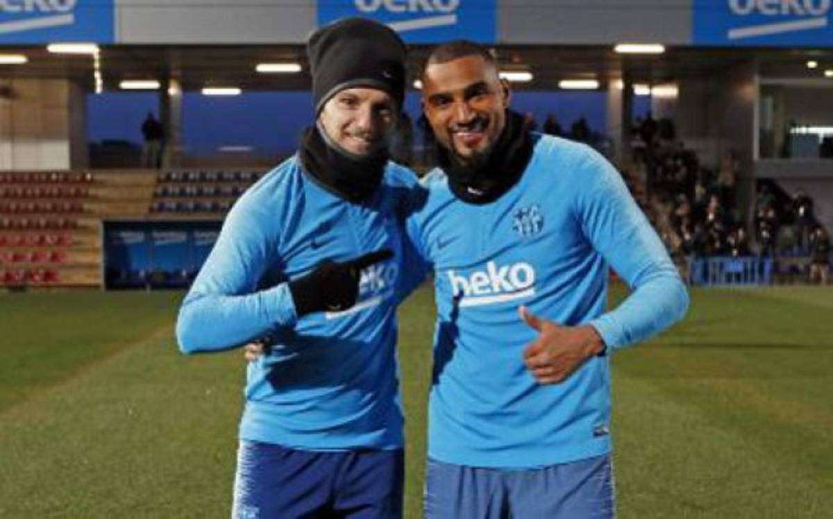 ¡Nuevo amigo! Así recibieron a Kevin Prince Boateng en su primer entrenamiento con el Barcelona