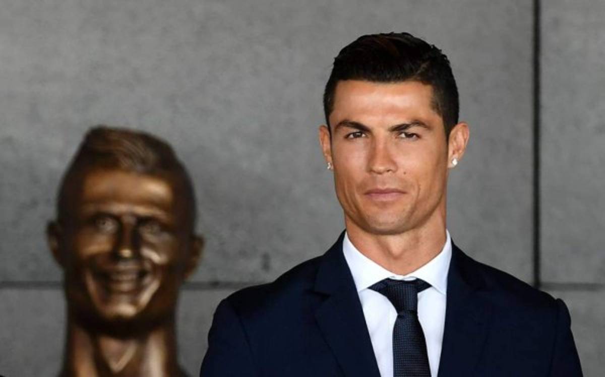 ¿CERO BURLAS AHORA? Cristiano ya tiene nuevo busto en aeropuerto de Madeira