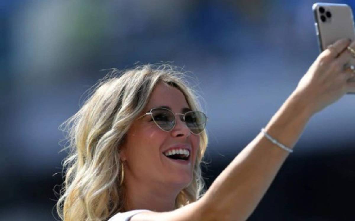 Hinchas del Nápoles y su cántico machista a una periodista que le pidieron desnudarse en el estadio