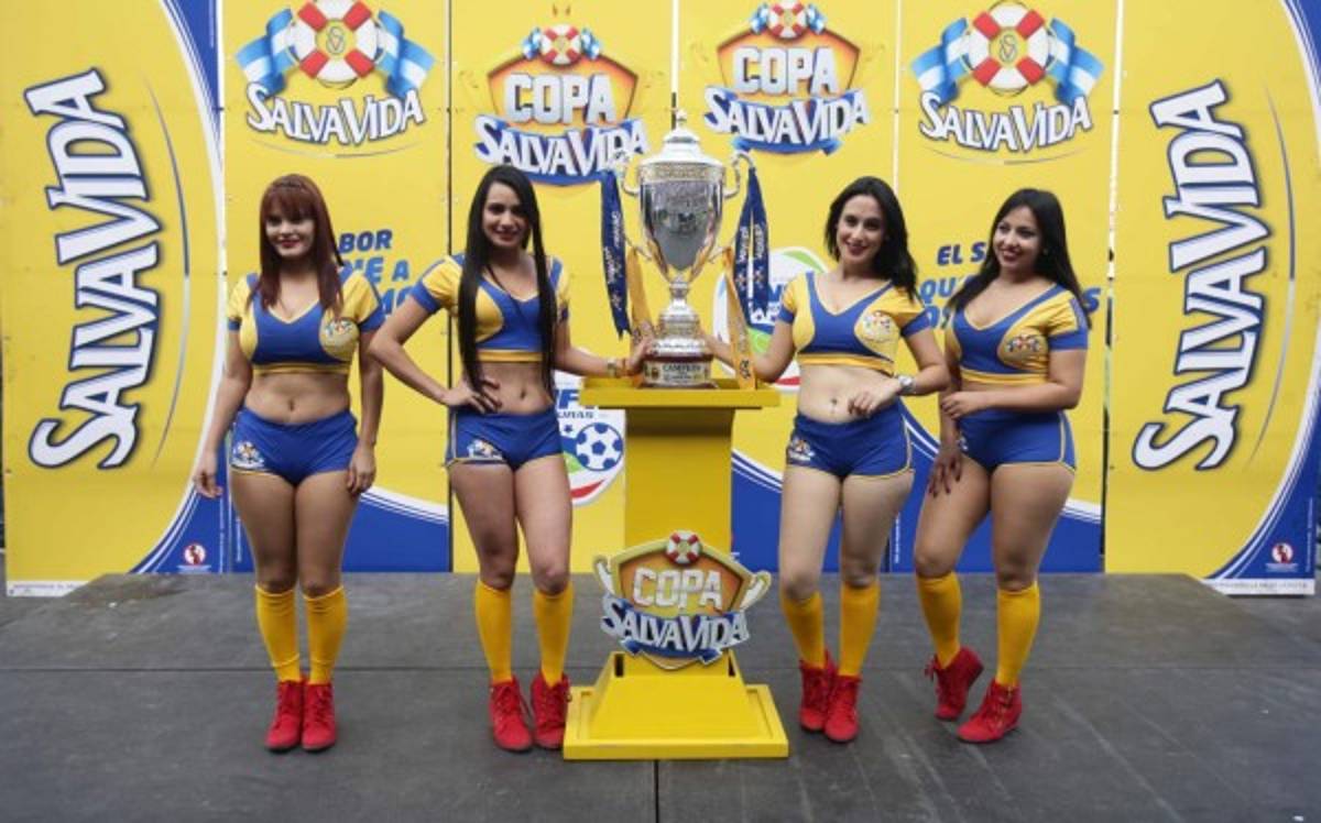 Las chicas más bellas de la gran final entre Olimpia y Real Sociedad