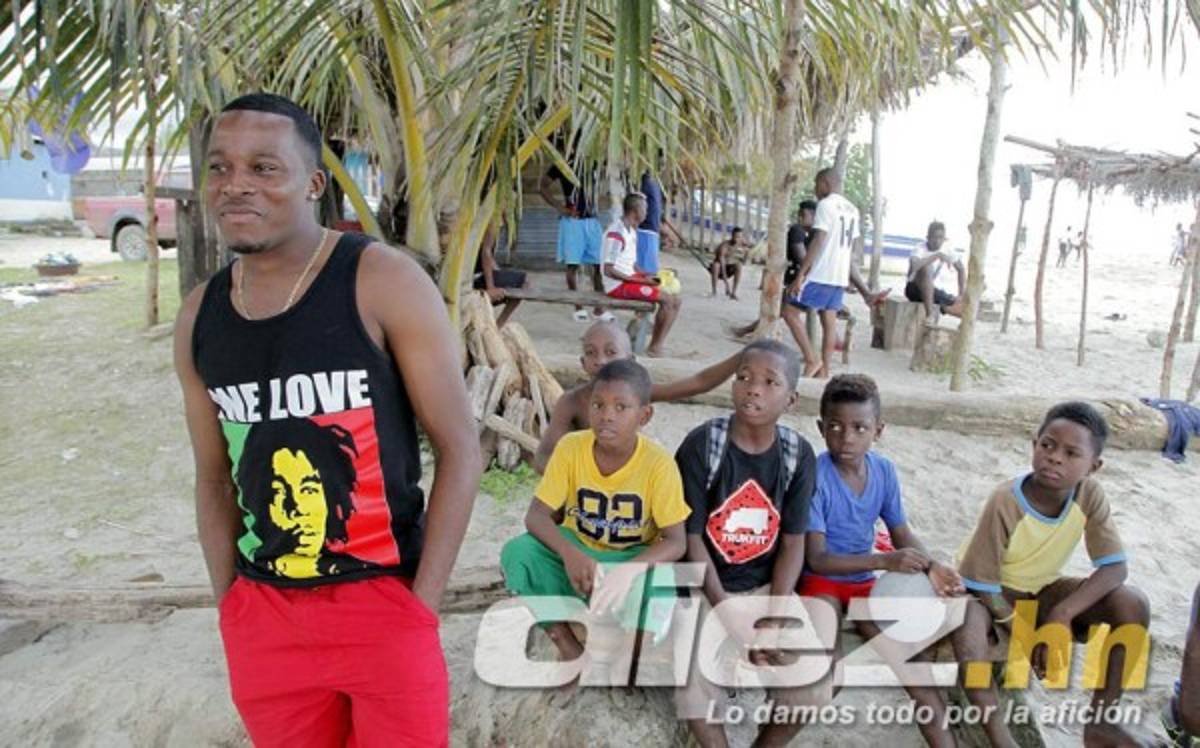 Marvin Chávez disfruta de sus vacaciones en su natal Sambo Creek