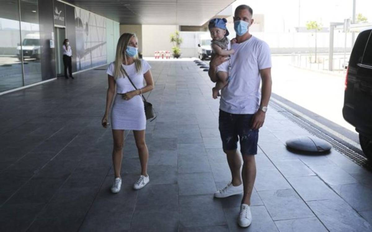 Jugadores del Barcelona se toman unas mini vacaciones previo a la Champions League