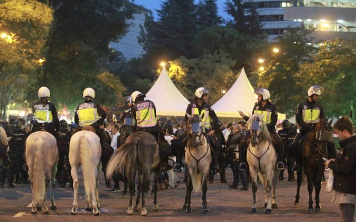 FOTOS: El zafarrancho de los aficionados del Legia que no se vio por TV