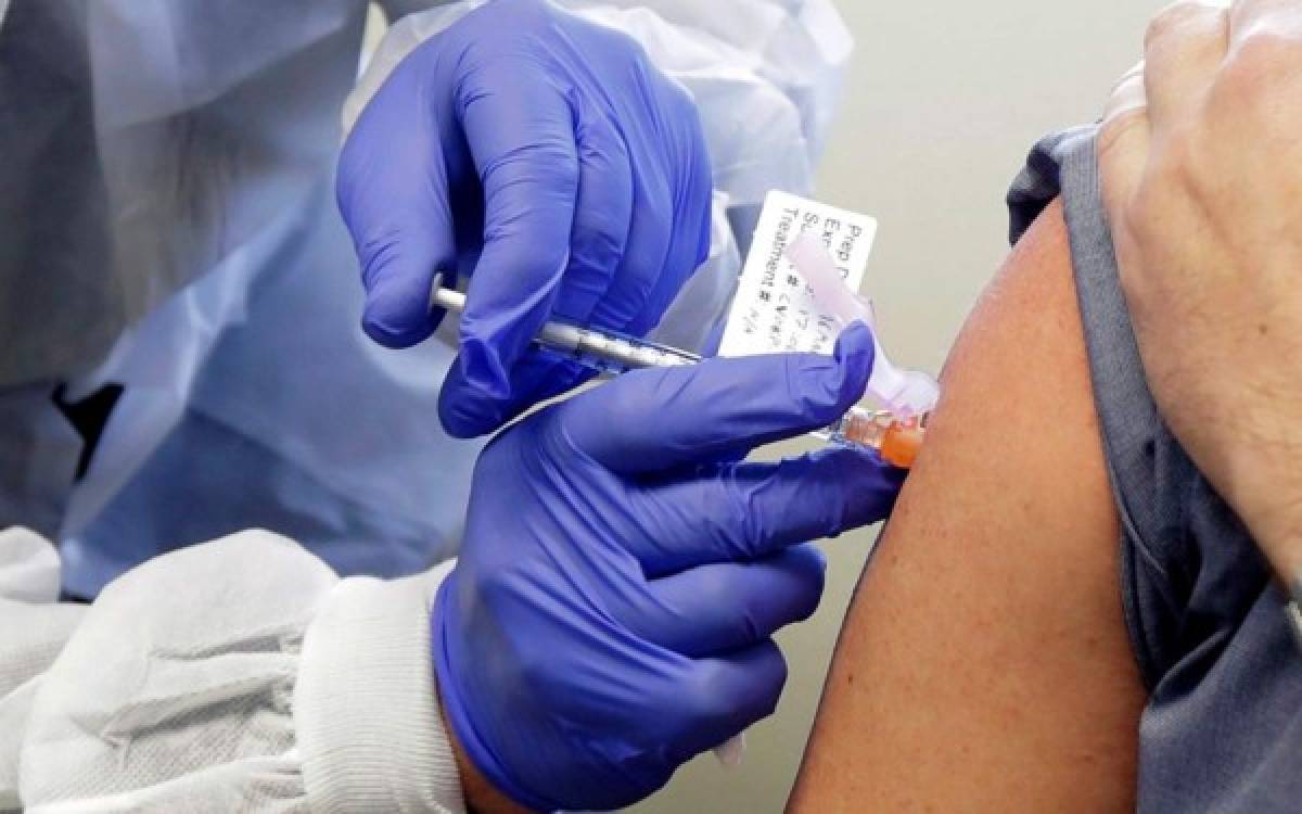 Universidad de Oxford y farmacéutica detienen pruebas de vacuna contra el coronavirus
