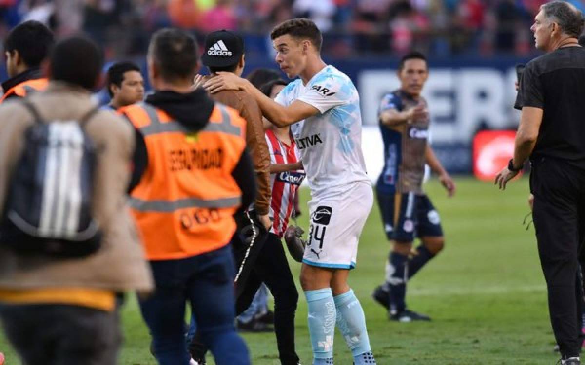 ¡Lamentable! Suspenden partido en México por batalla campal en el estadio de San Luis