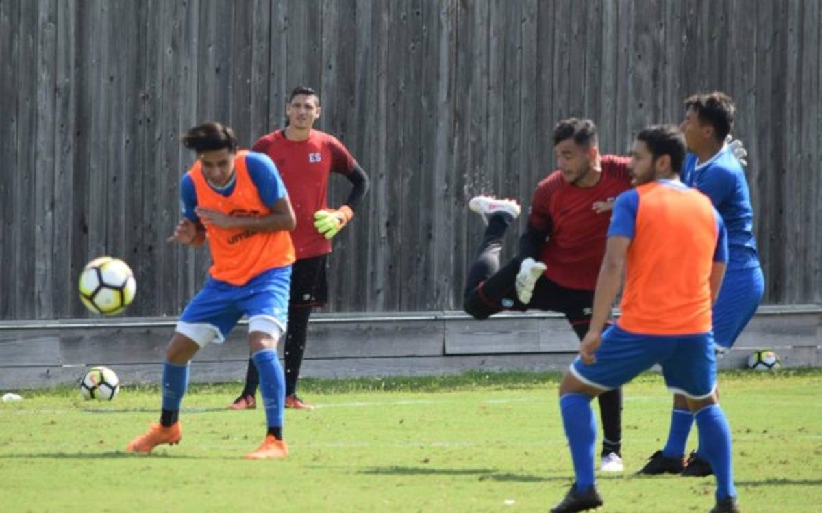 Las imágenes del entreno de Honduras y El Salvador previo a la batalla en Houston
