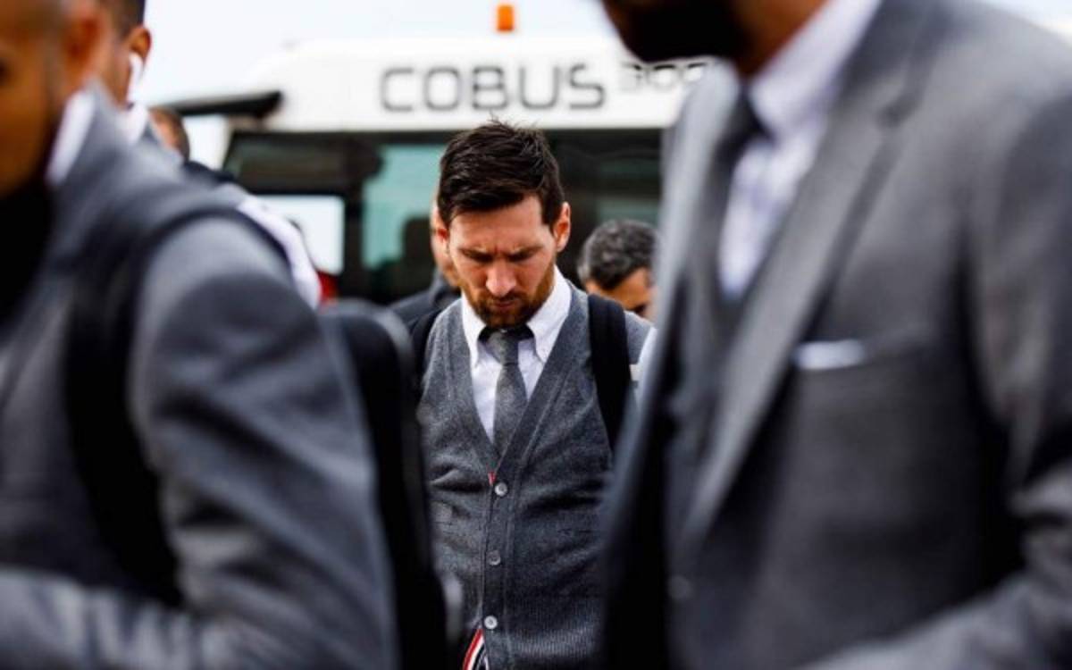 ¡Qué elegancia! Así llegó el Barcelona Inglaterra para enfrentar al Manchester United en Champions