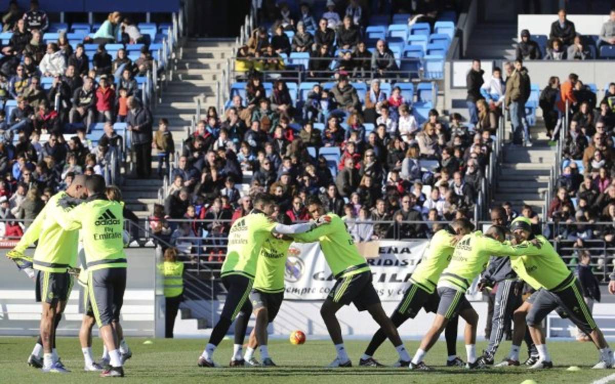 FOTOGALERÍA: Más de cinco mil aficionados ovacionaron a Zidane