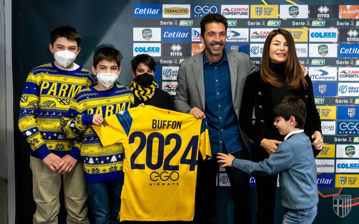 ¡No se quiere retirar! El histórico Buffon renueva su contrato con el Parma y jugará hasta los 46 años