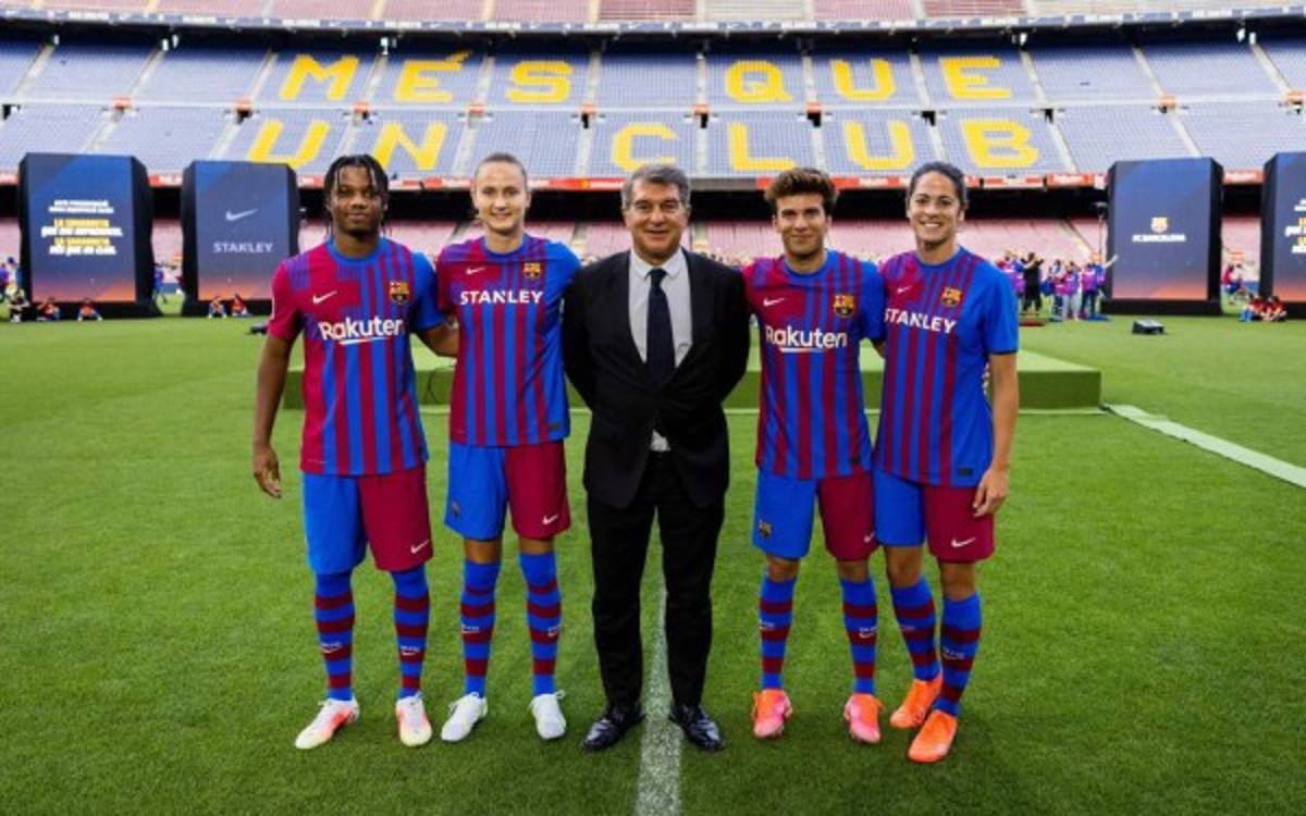 ¿Y Messi? Barcelona ya vende su nueva camiseta en la tienda oficial sin la imagen del argentino