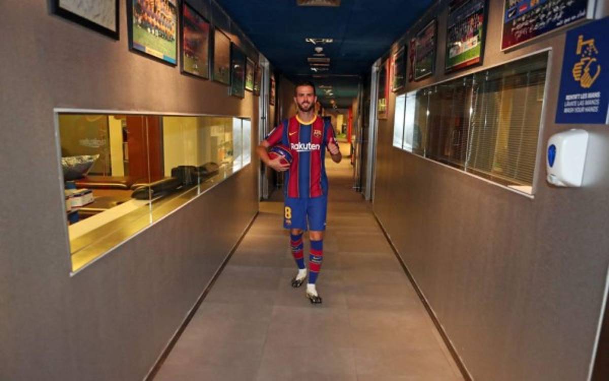 Así fue la presentación de lujo de Pjanic con el Barcelona; le regalaron un auto de lujo