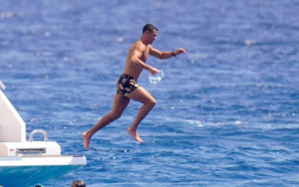 Con fotógrafa de lujo: Así disfruta y luce su cuerpazo Cristiano Ronaldo en sus vacaciones   