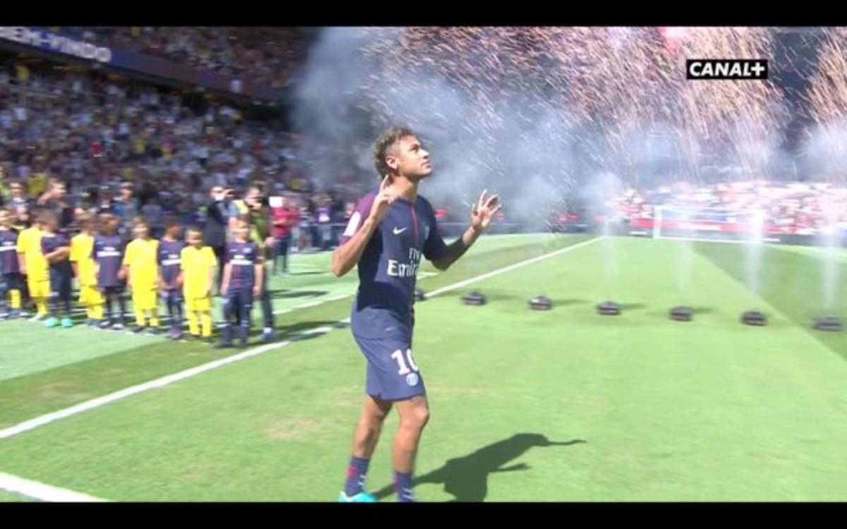 Neymar desata la locura en su presentación en el Parque de los Príncipes