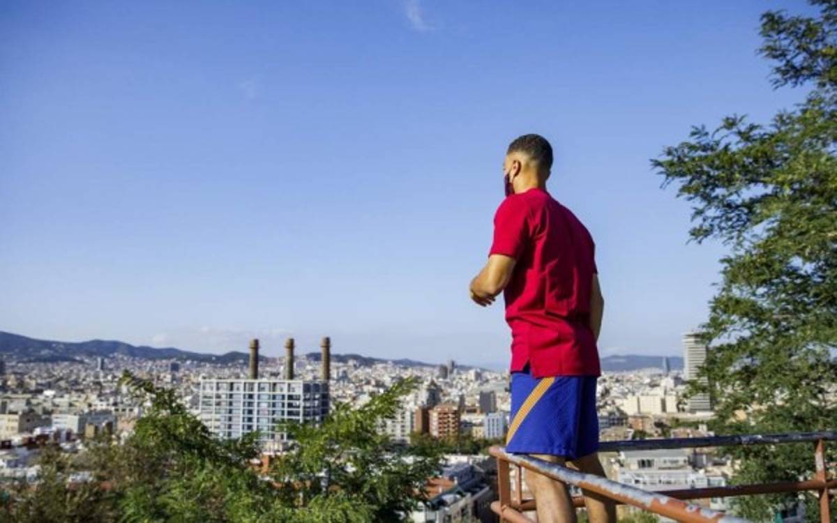 El primer día de Sergiño Dest en el Barcelona: Su gesto para ganarse a la afición y su dorsal