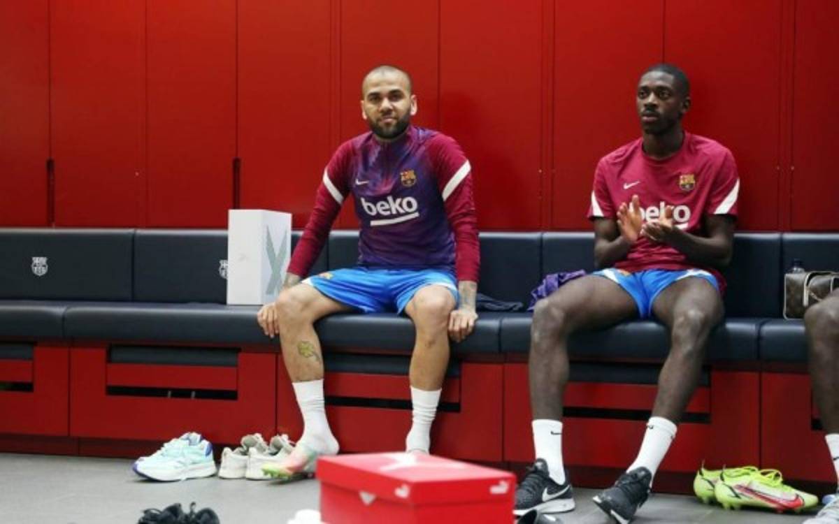 Las carcajadas y una visita 'sorpresa': el reencuentro de Dani Alves con sus excompañeros del Barcelona