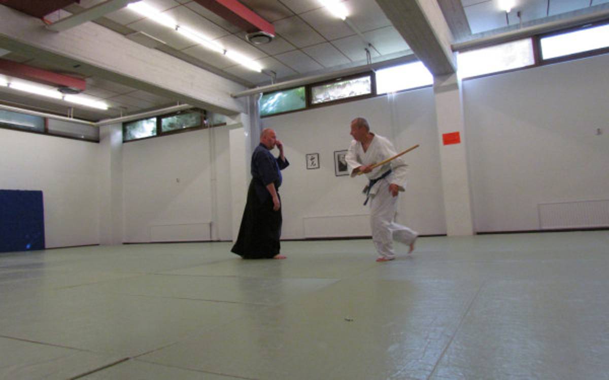 Desenmascaran y ridiculizan a maestro de defensa personal