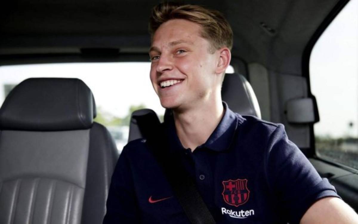 Su primera selfie y la mirada a la Champions: Así fue la presentación de Frenkie De Jong con el Barcelona