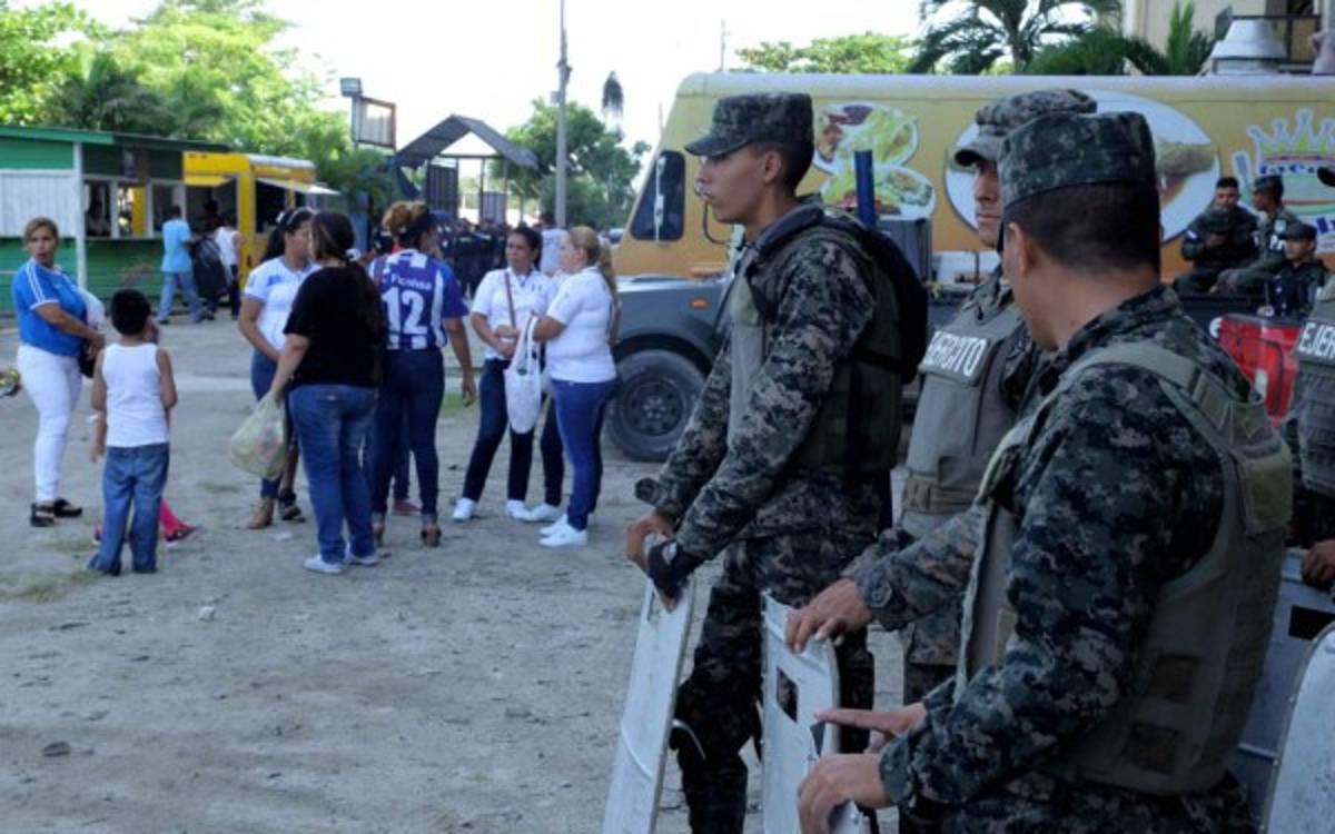 FOTOS: Así está el ambiente para el juego Honduras-Canadá en el estadio Olímpico