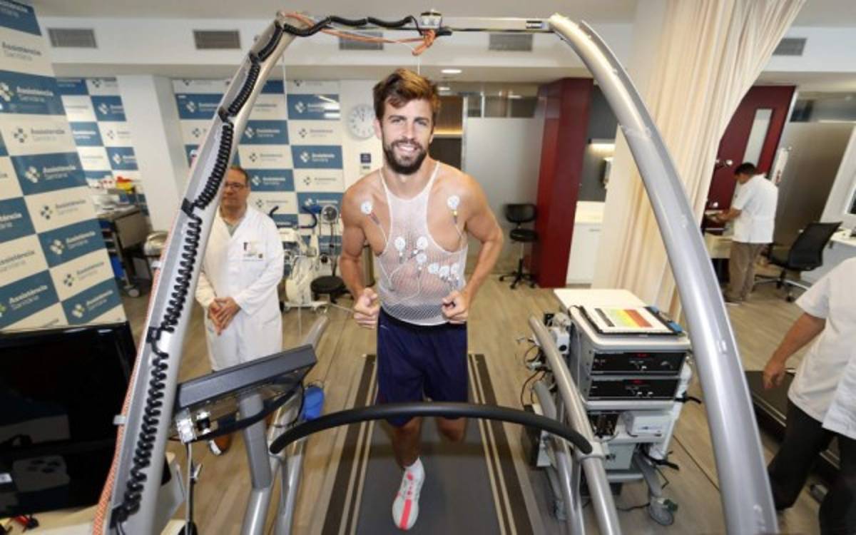 Las pruebas médicas, el mate con Dembélé y el emotivo abrazo de Rakitic, así recibieron a Griezmann en Barcelona