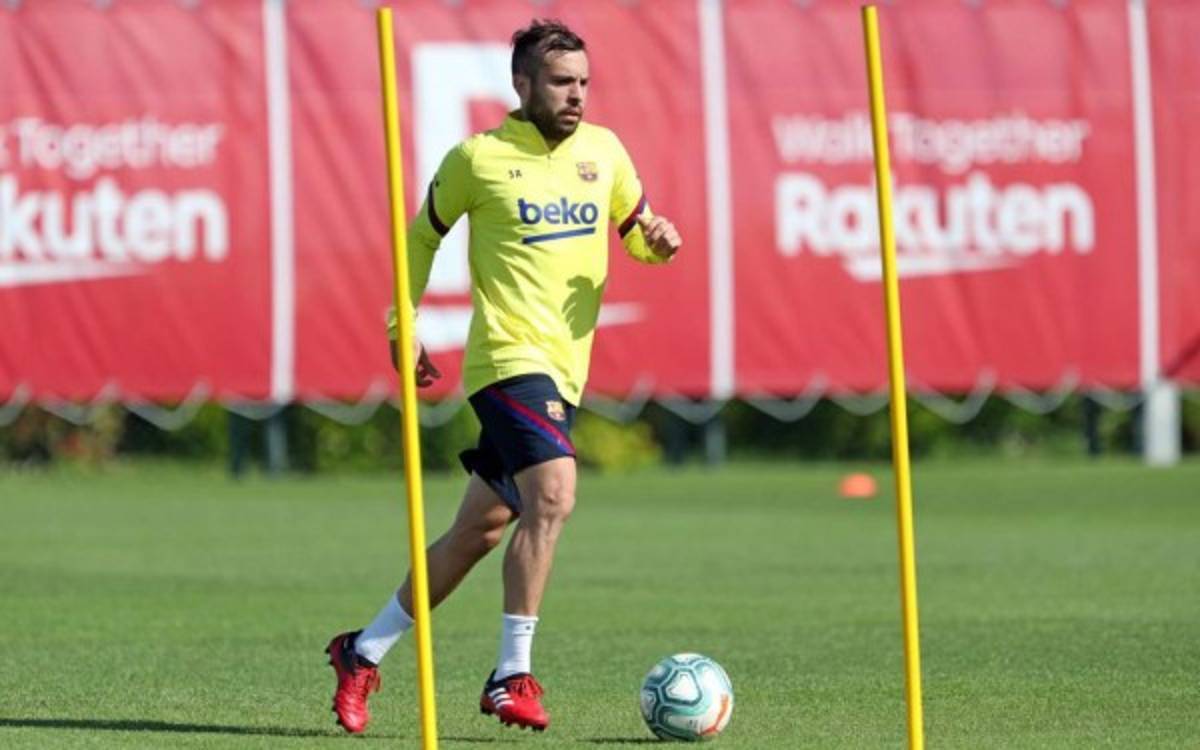 Con dos novedades, carros desinfectados y Vidal sorprende: Así fue el entrenamiento del Barcelona