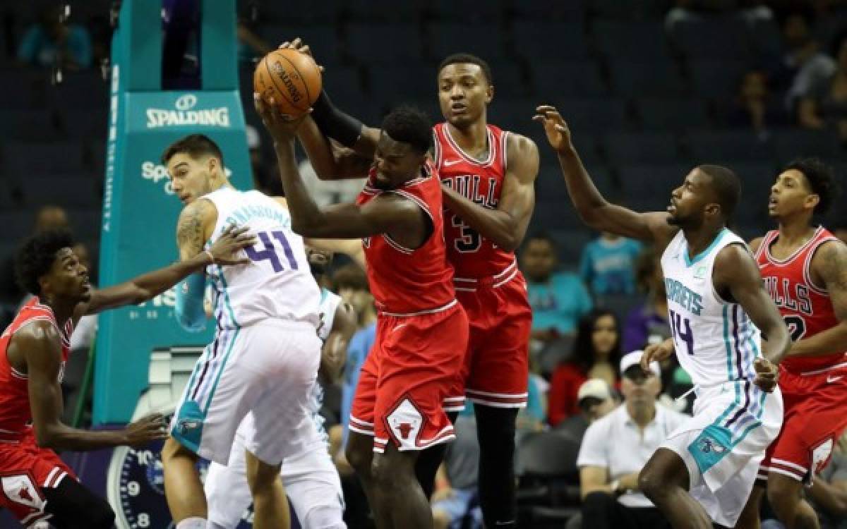 Walker aporta 20 puntos en triunfo de Hornets ante Chicago Bulls