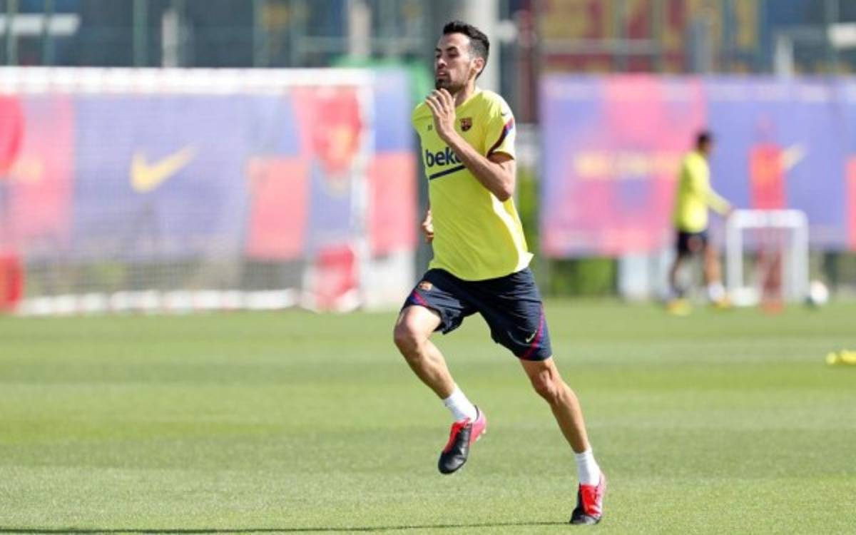 Con dos novedades, carros desinfectados y Vidal sorprende: Así fue el entrenamiento del Barcelona