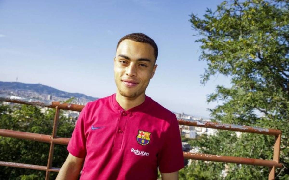 El primer día de Sergiño Dest en el Barcelona: Su gesto para ganarse a la afición y su dorsal