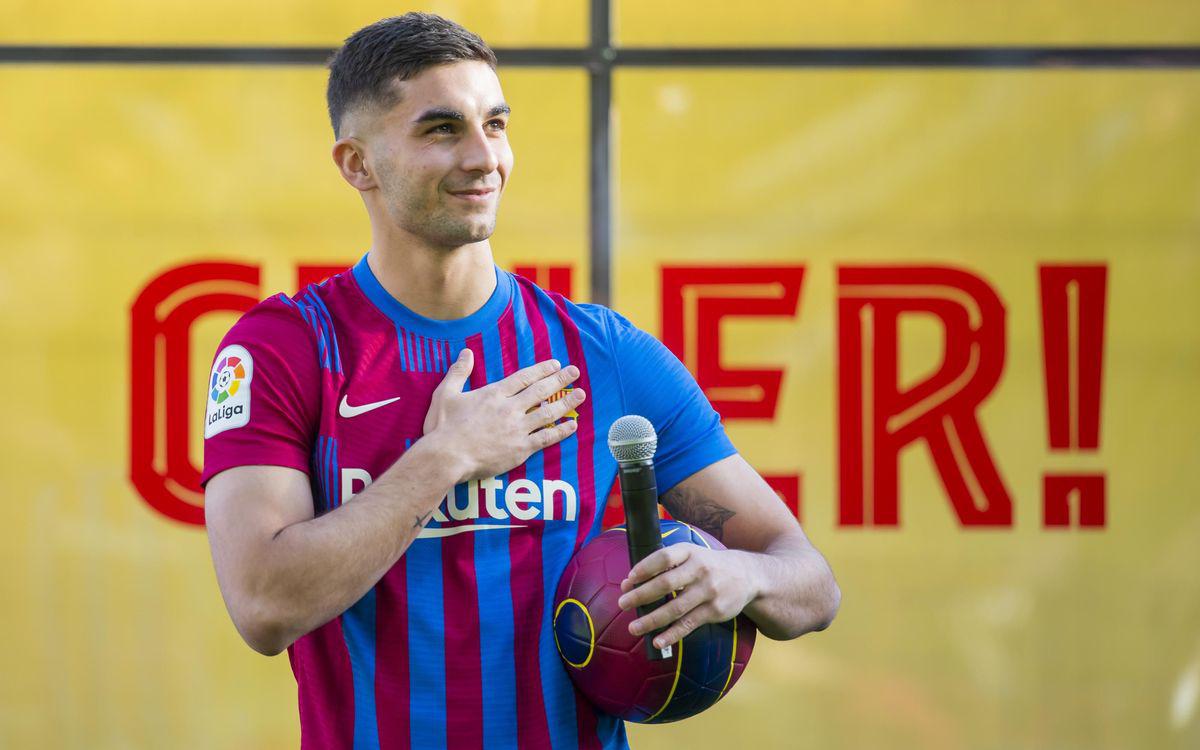 Así fue la presentación de Ferran Torres en el Barcelona: Locura en el Camp Nou, sus mejores amigos ¿y el dorsal?