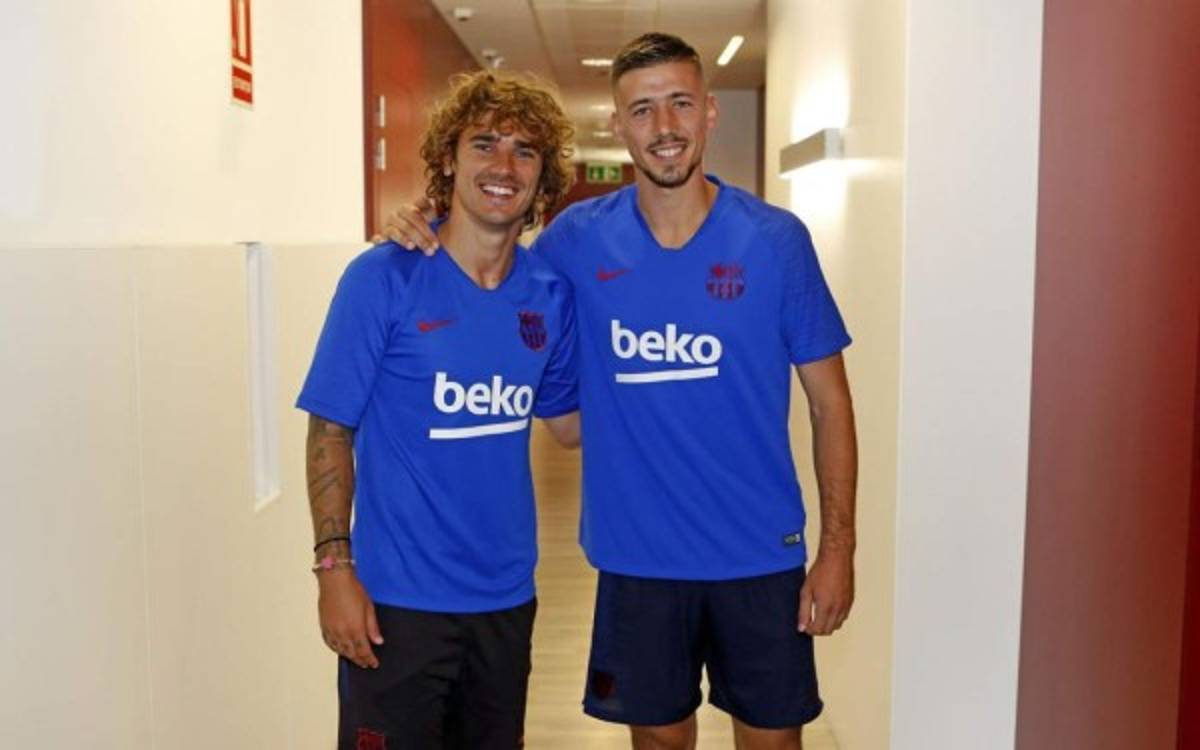 Las pruebas médicas, el mate con Dembélé y el emotivo abrazo de Rakitic, así recibieron a Griezmann en Barcelona