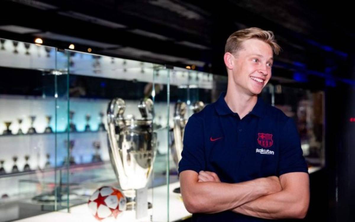 Su primera selfie y la mirada a la Champions: Así fue la presentación de Frenkie De Jong con el Barcelona