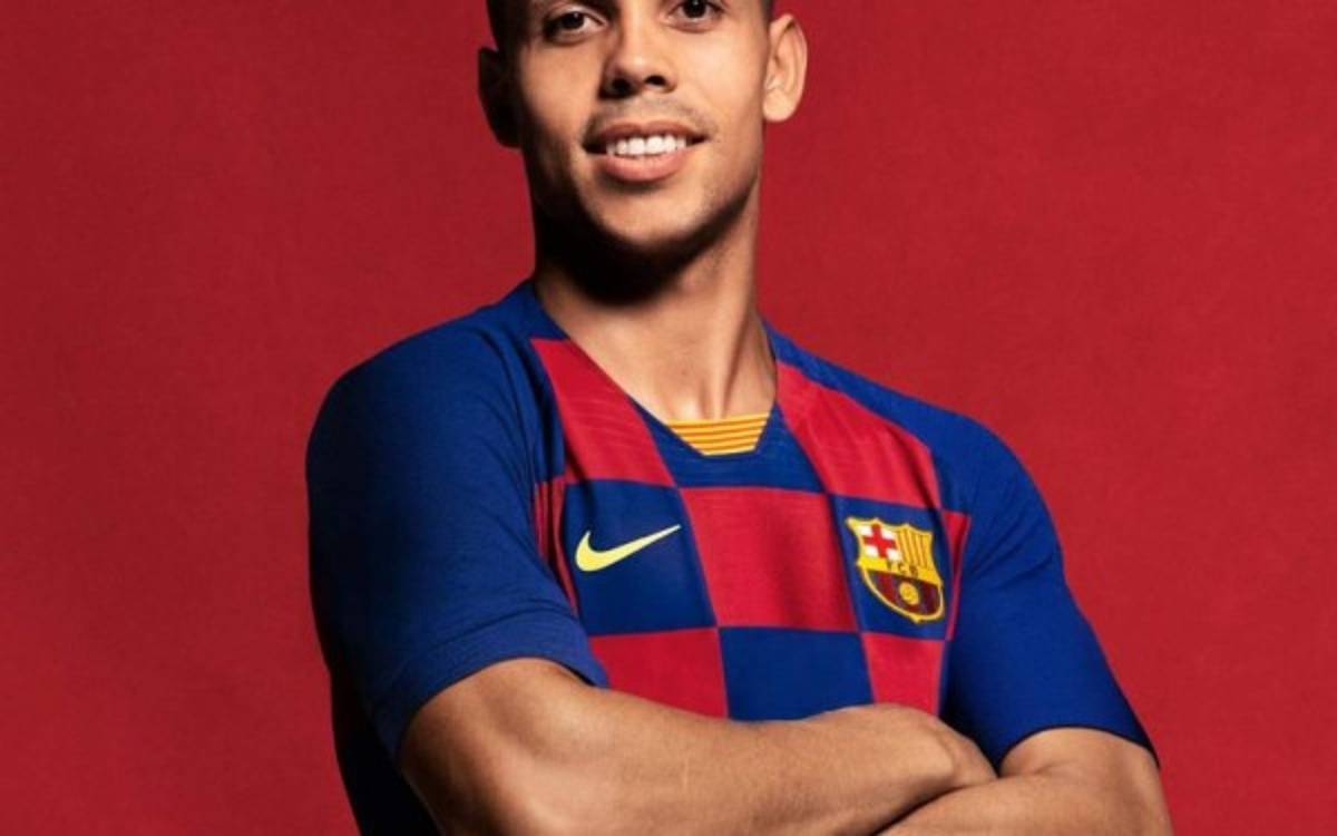 ¡A cuadros! El FC Barcelona lanza la nueva camiseta para la temporada 2019-20