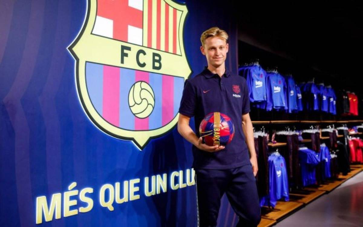 Su primera selfie y la mirada a la Champions: Así fue la presentación de Frenkie De Jong con el Barcelona