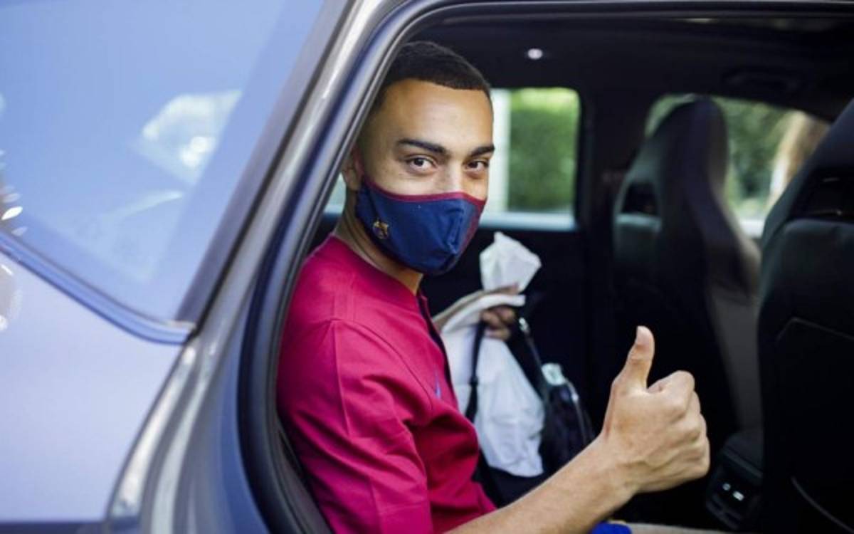El primer día de Sergiño Dest en el Barcelona: Su gesto para ganarse a la afición y su dorsal