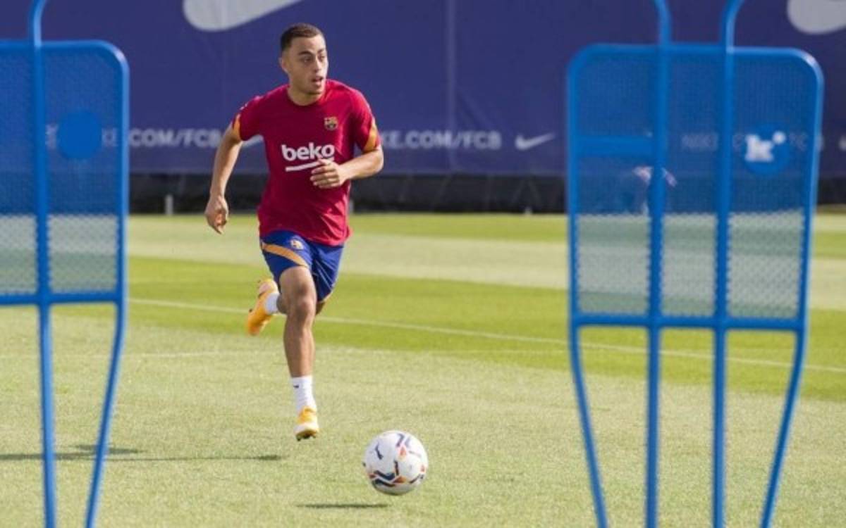 El primer día de Sergiño Dest en el Barcelona: Su gesto para ganarse a la afición y su dorsal
