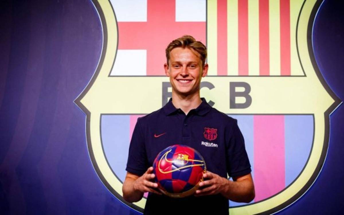 Su primera selfie y la mirada a la Champions: Así fue la presentación de Frenkie De Jong con el Barcelona