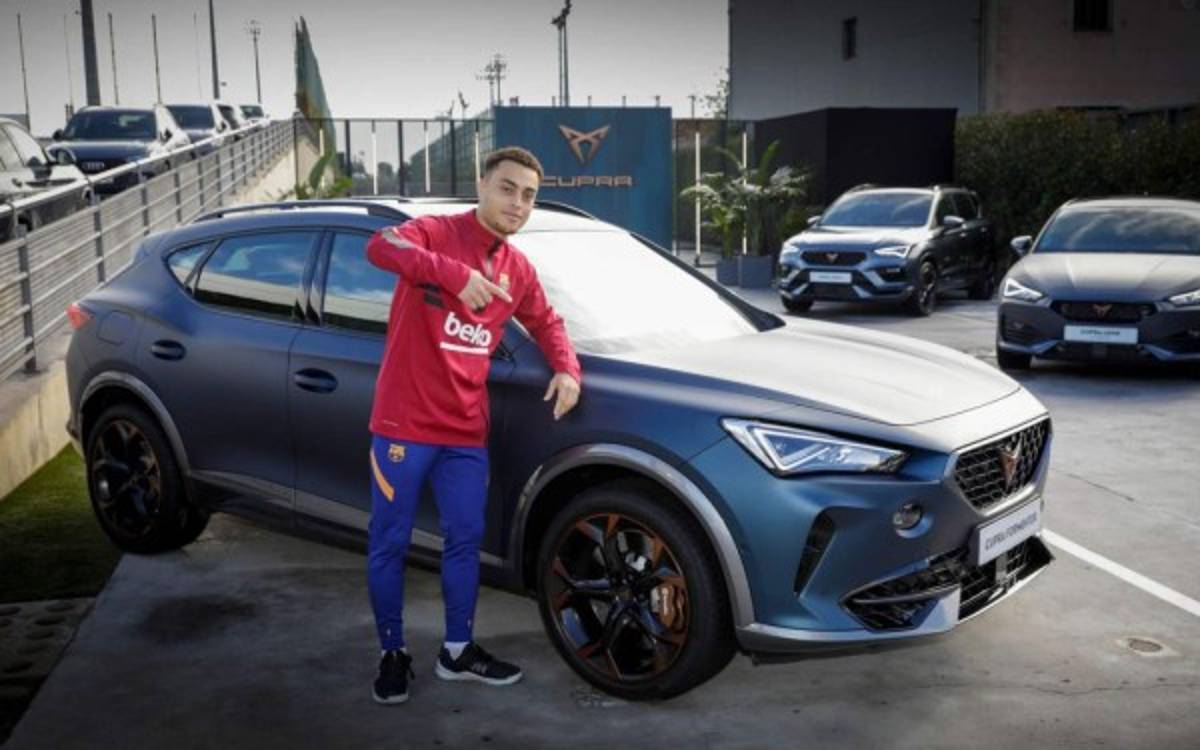 Así son los espectaculares autos personalizados que recibieron los jugadores del Barcelona