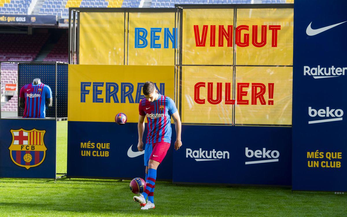 Así fue la presentación de Ferran Torres en el Barcelona: Locura en el Camp Nou, sus mejores amigos ¿y el dorsal?