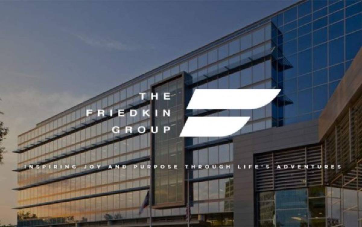 El excéntrico millonario que compró a la Roma: Colecciona aviones de combate y produce cine