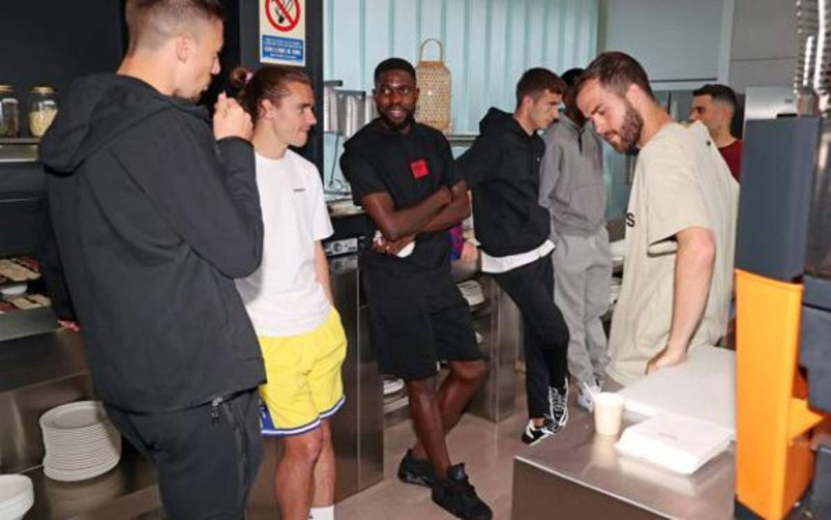 ¿Quién fue el acompañante de Messi?: Así fue la última reunión del Barcelona para despedir la temporada  