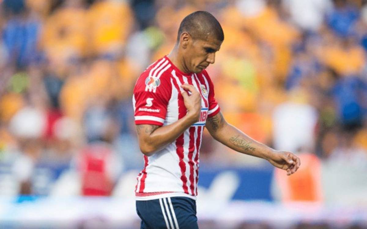 Filtran material del mexicano Carlos Salcido complaciéndose él mismo