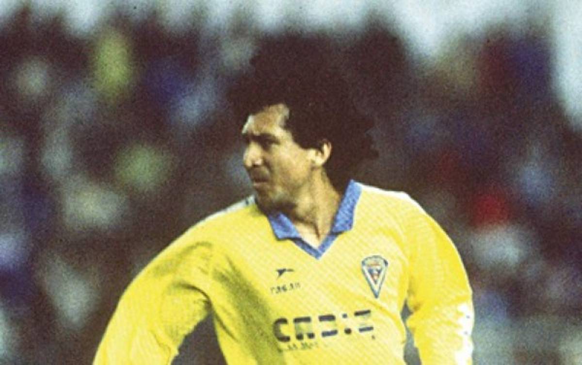 VIDEO: El diario AS recuerda el talento del 'Mágico” González