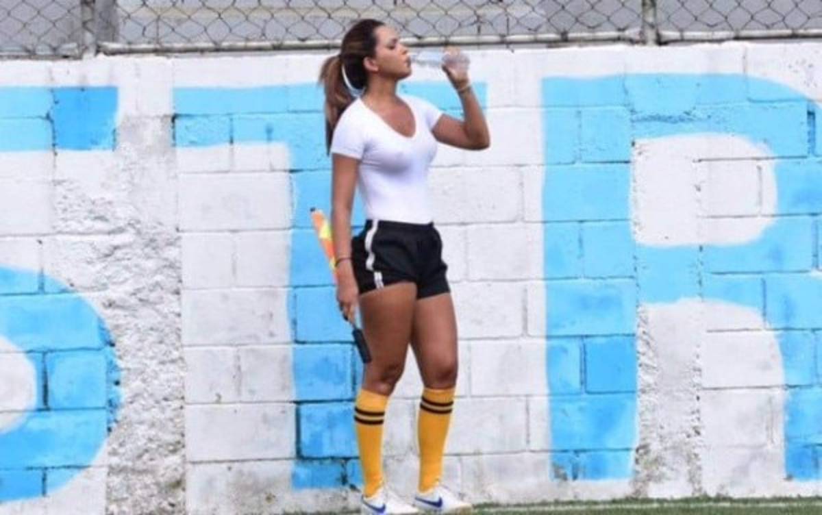 Denise Bueno, la bella y sensual árbitro del fútbol brasileño
