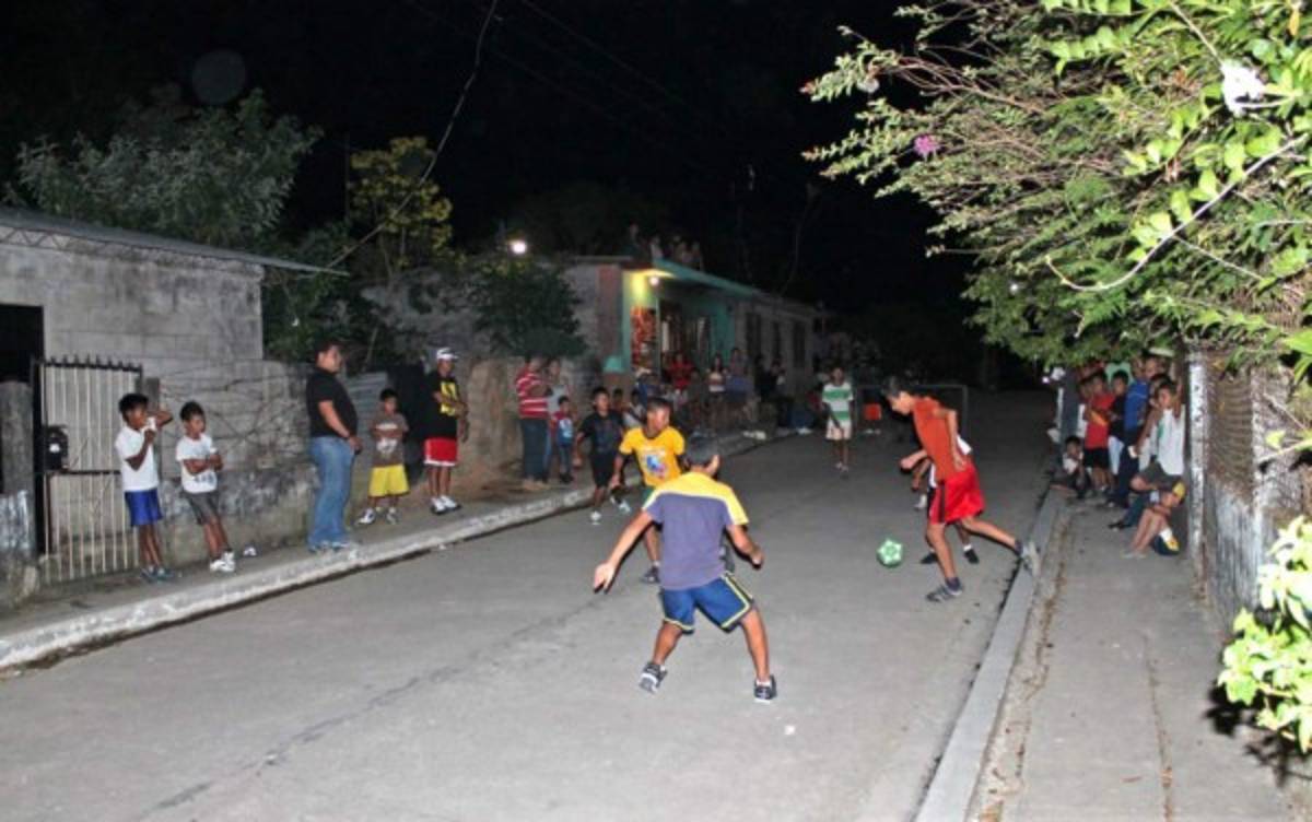 Las 21 reglas del fútbol callejero que nadie olvida