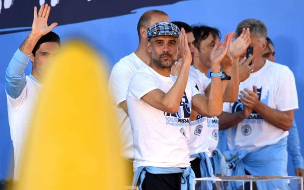 ¡La locura del Manchester City tras conquistar todo en el fútbol inglés!