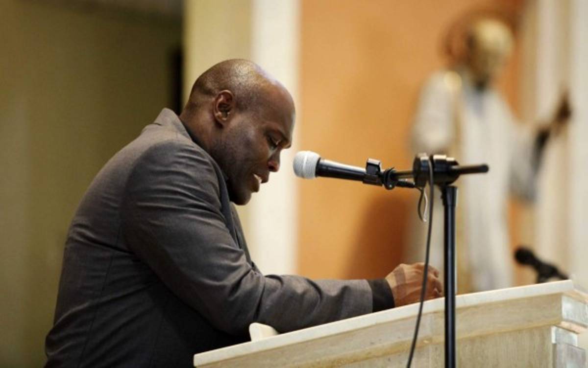 Así fue el sufrimiento de David Suazo y su familia en el último adiós a su padre