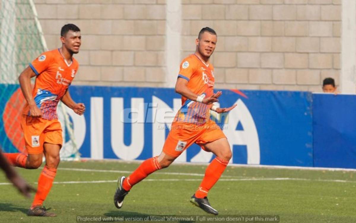 NO SE VIO: Fulminados por el calor, polémica, patadas y la bella del puerto