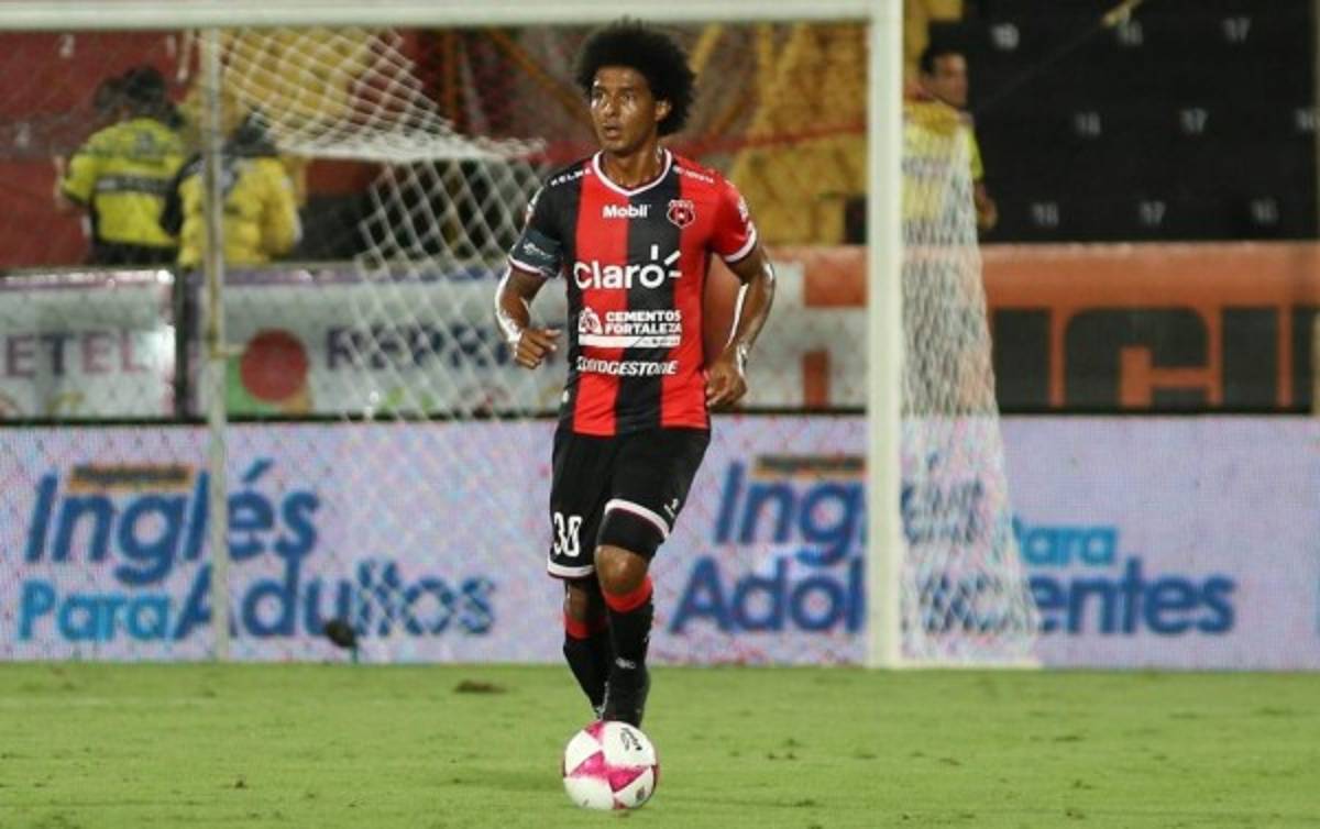 Mercado Centroamérica: Legionario regresa a El Salvador, Municipal con fichaje y catrachos son noticia en Costa Rica