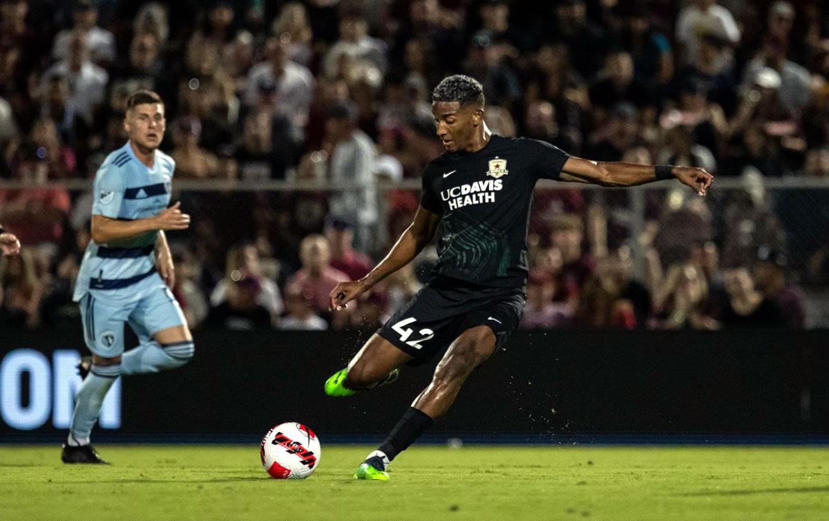 Mercado de fichajes en Honduras: Olimpia ya negociaría con DT, legionario rumbo a Europa ¿Blackburn fichará por un grande?